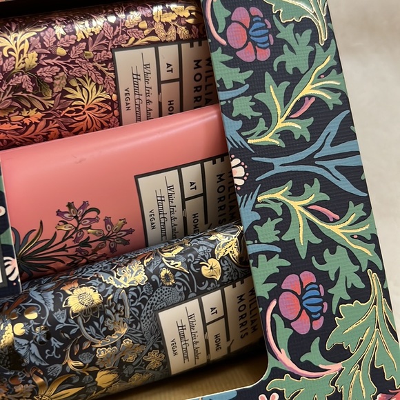 SOLD! William Morris Vegan Hand Cream - Picture 3 of 5